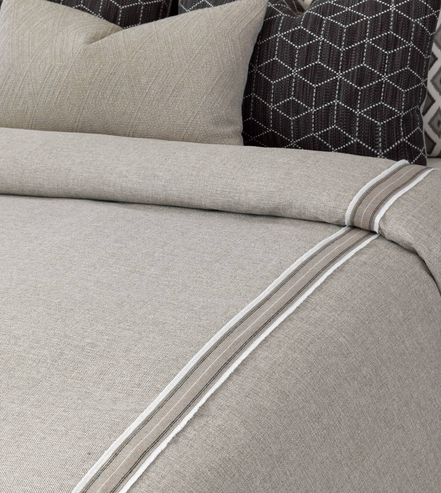 California King Button-Tufted Comforter Y5983