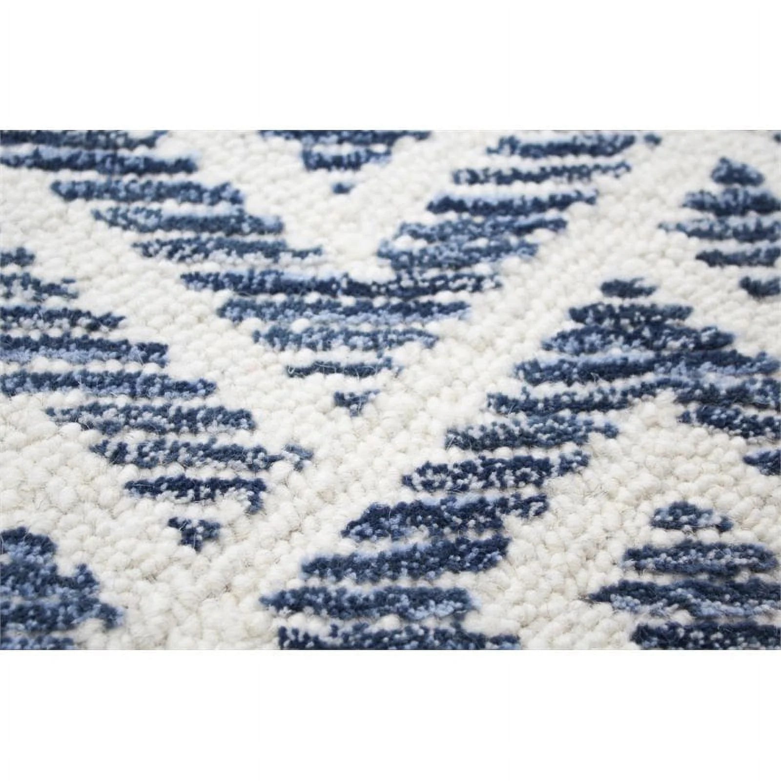 Ivory and Blue 7'6" x 9'6" Area Rug L98956