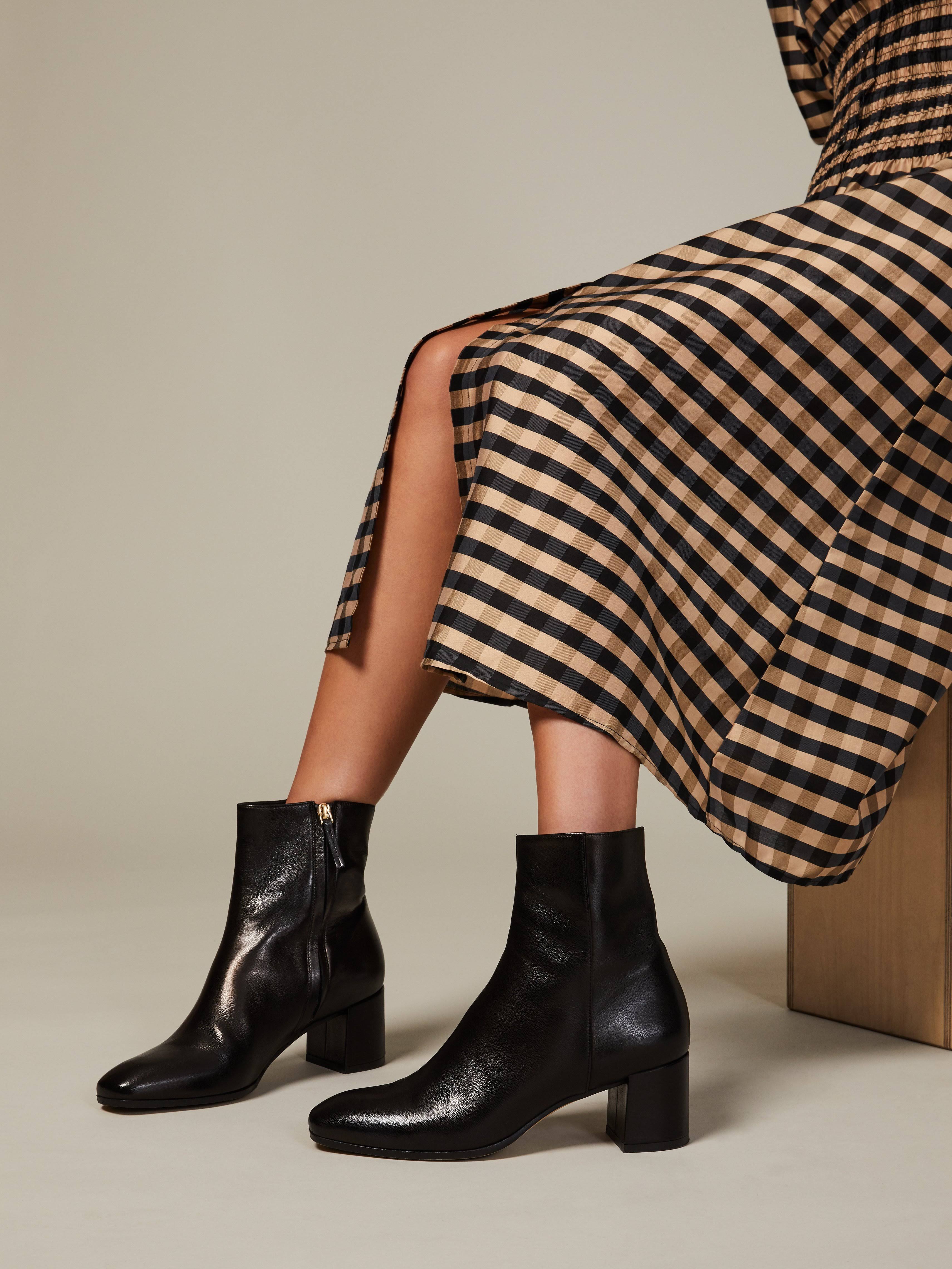 Black Leather Wrapped Heel Shoes B3512