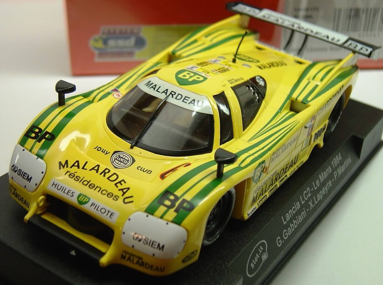1:32 Slot Car Q853827