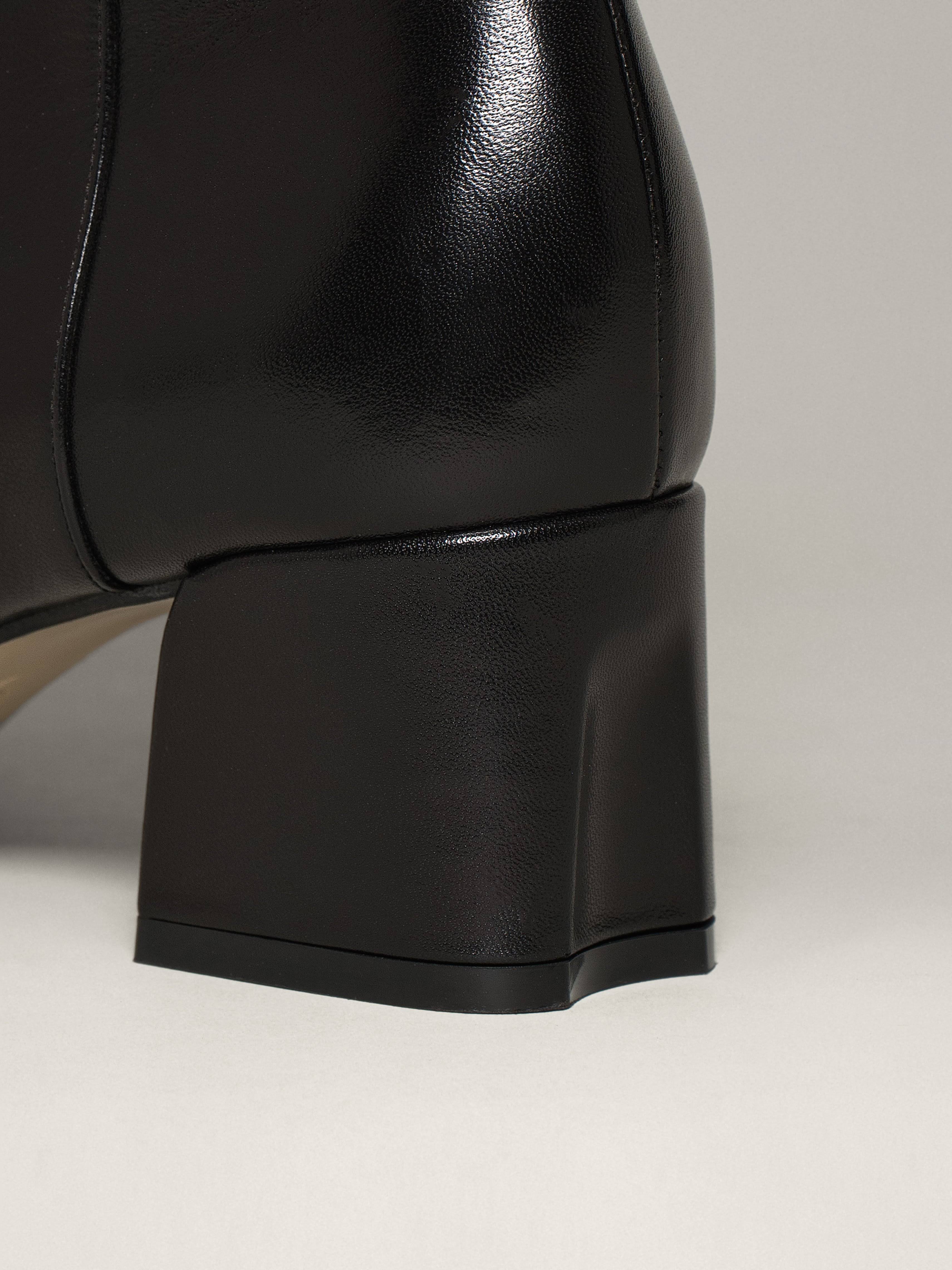 Black Leather Wrapped Heel Shoes B3512