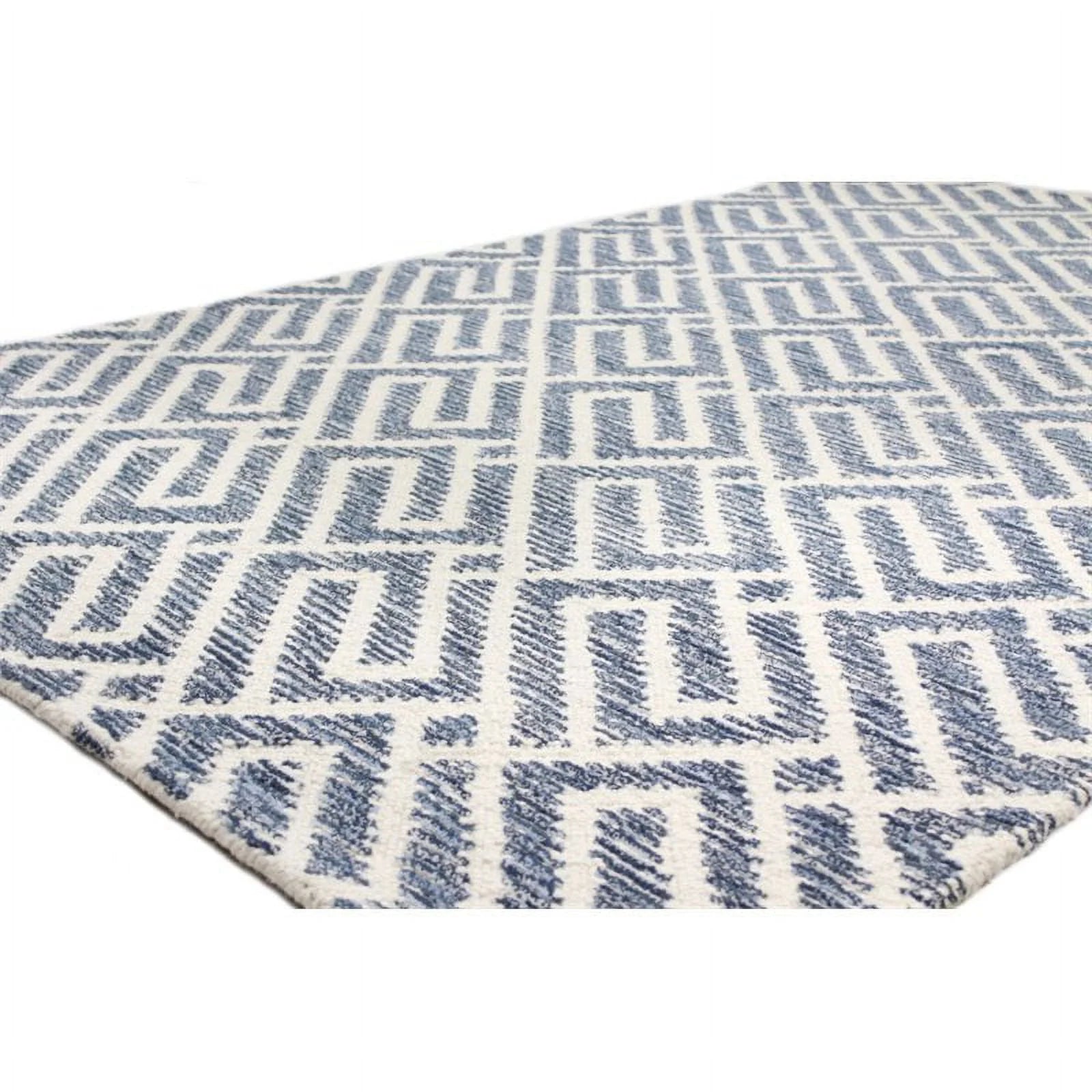 Ivory and Blue 7'6" x 9'6" Area Rug L98956