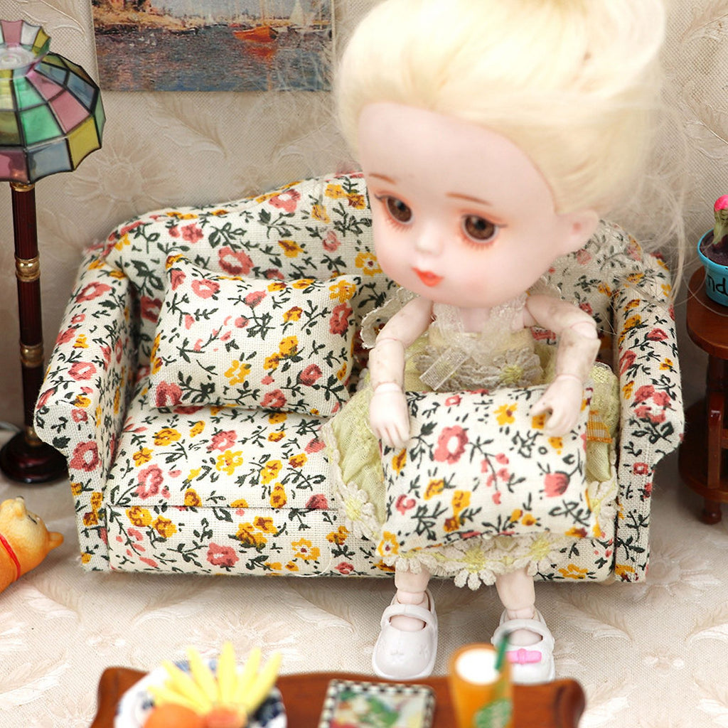 Miniature Dollhouse Couch with Pillow J879