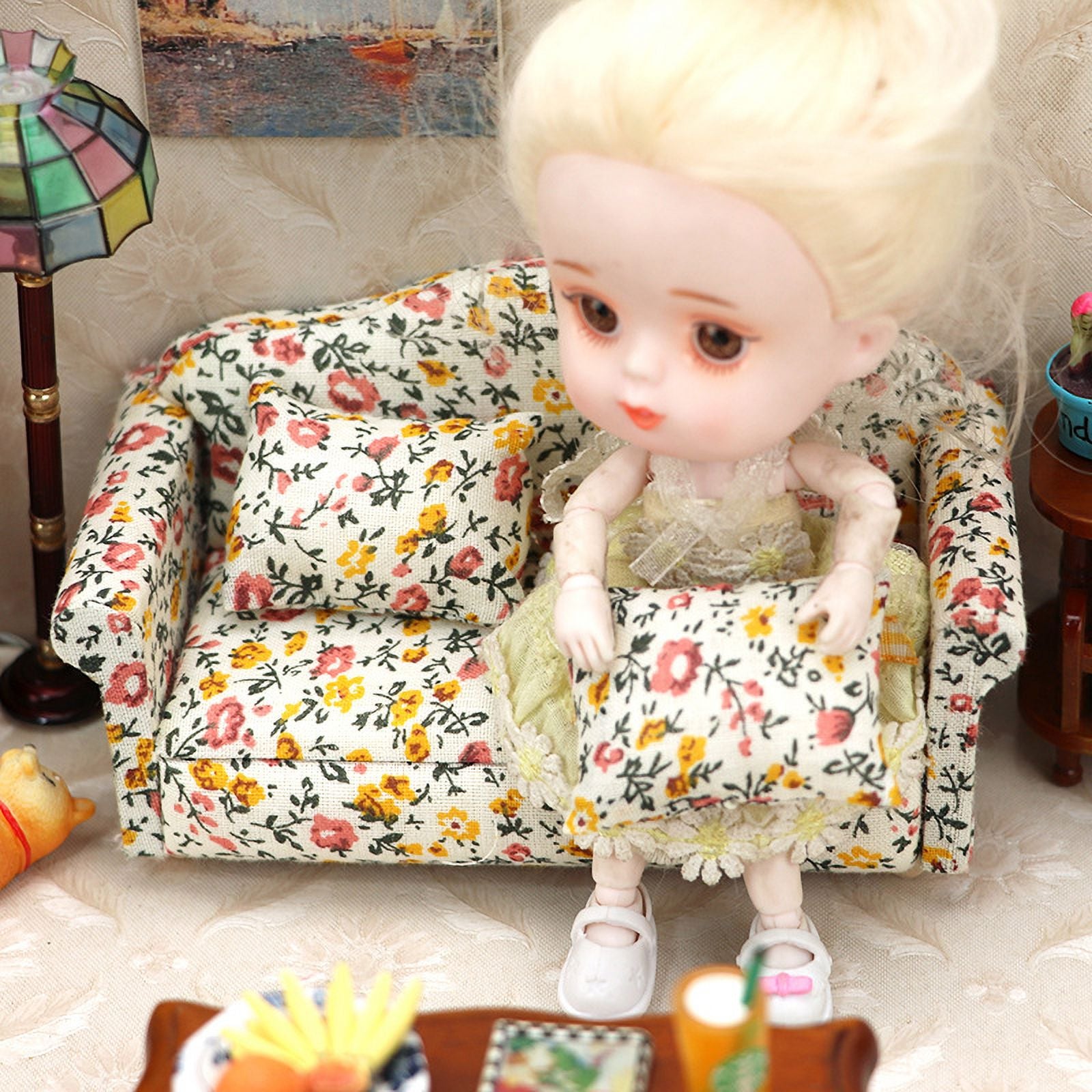 Miniature Dollhouse Couch with Pillow J879