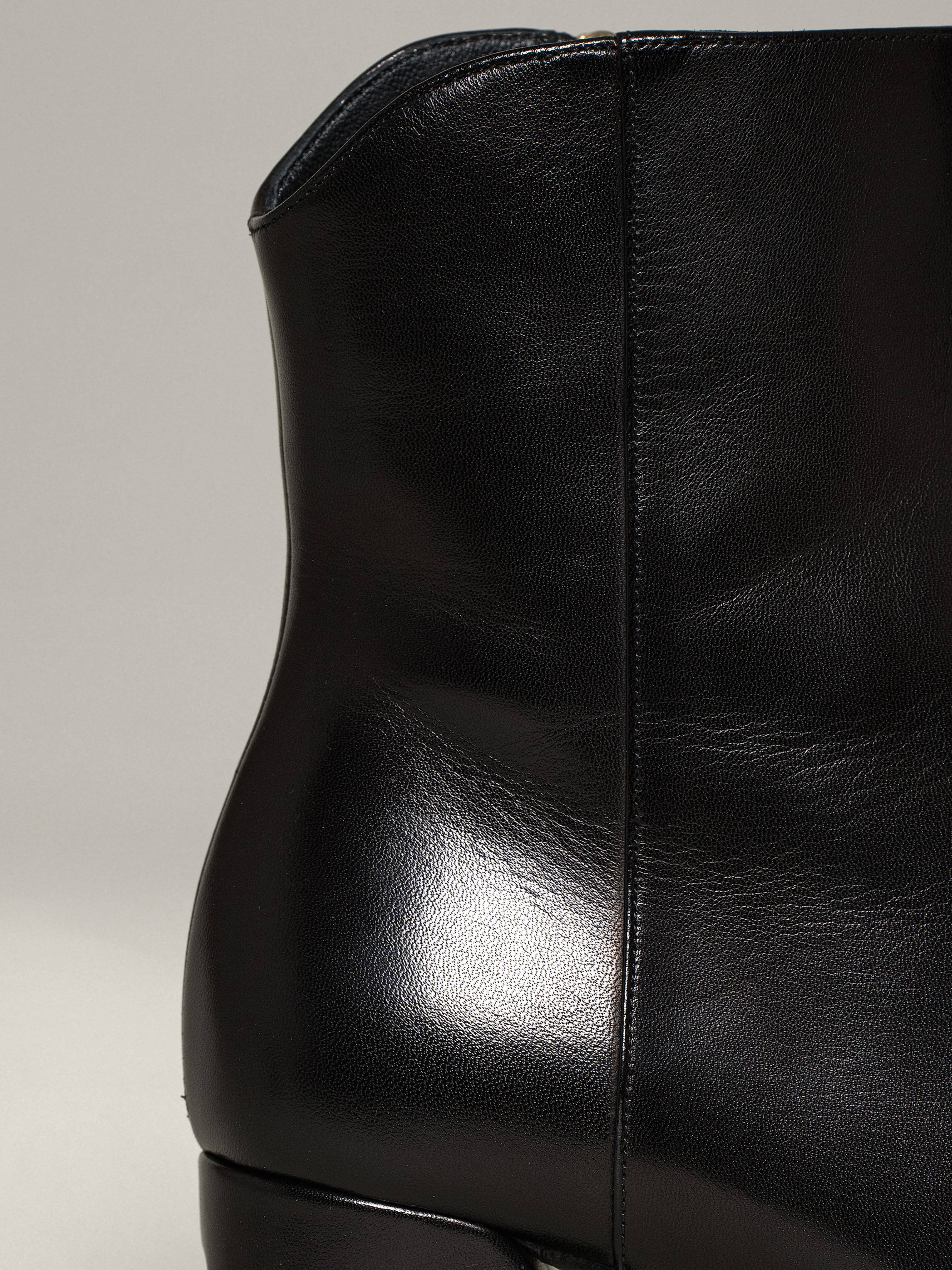 Black Leather Wrapped Heel Shoes B3512