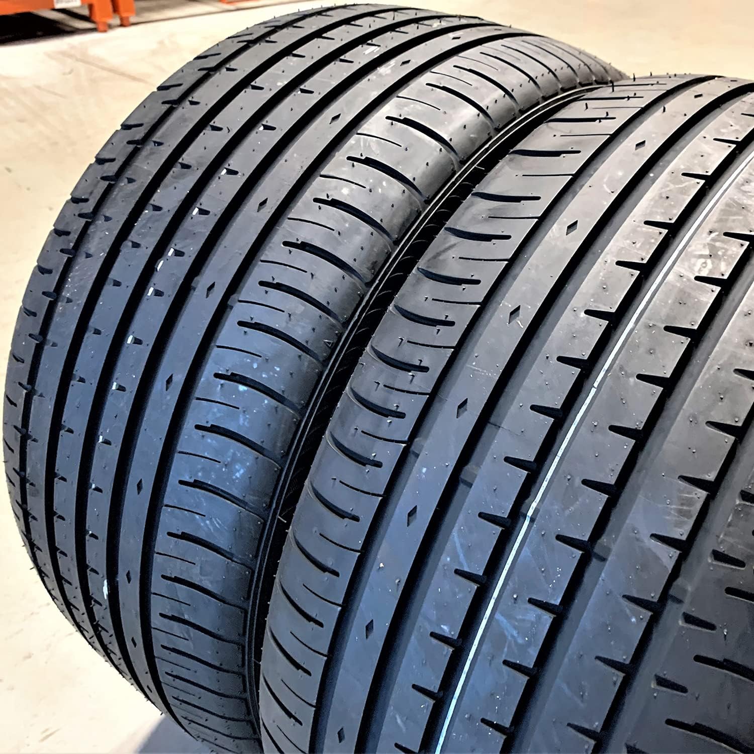 285/30R19 All-Season High Performance Radial Tire G46894