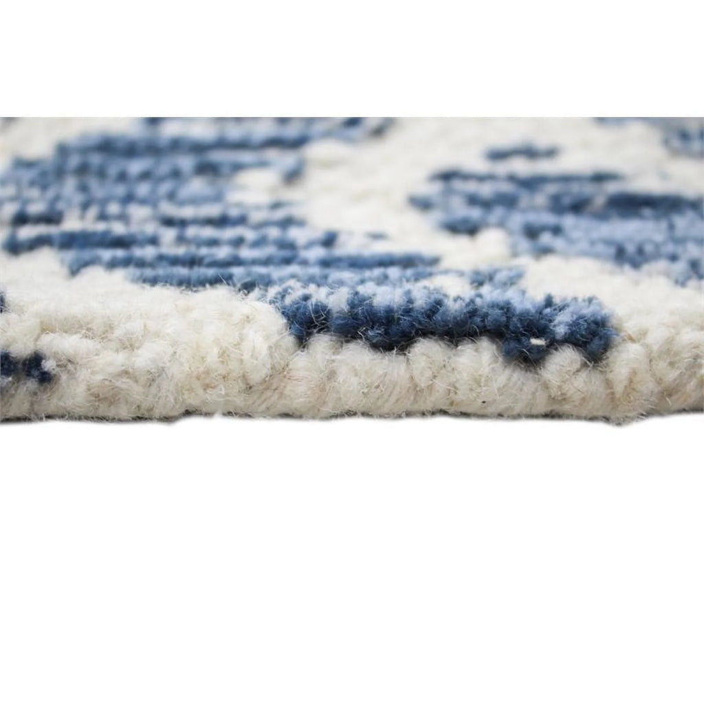 Ivory and Blue 7'6" x 9'6" Area Rug L98956