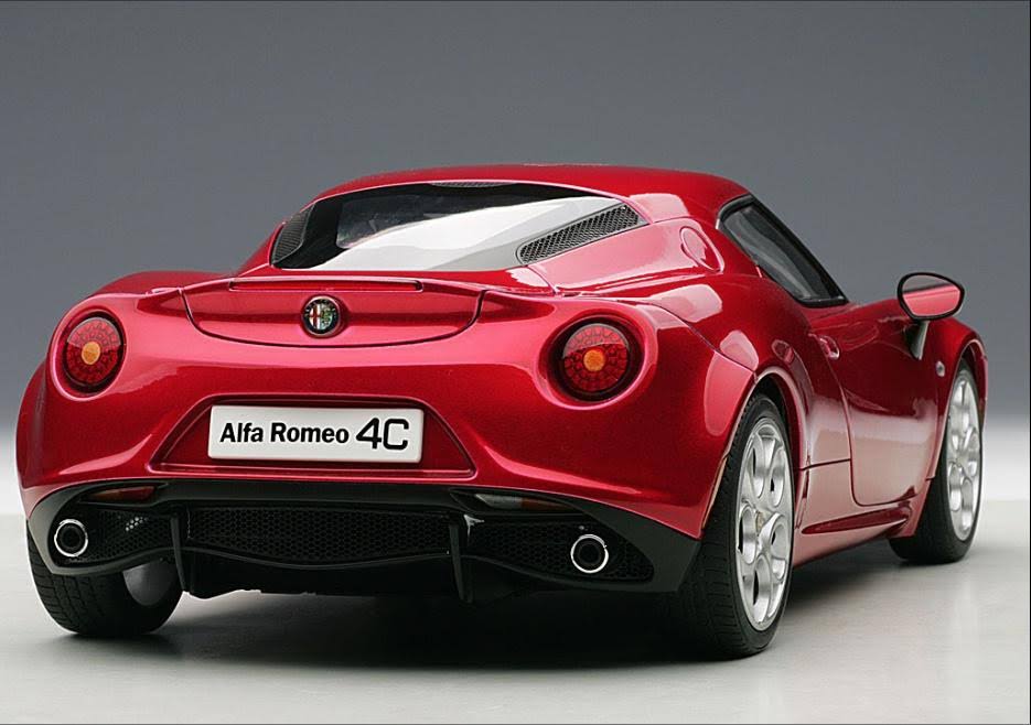 1/18 Alfa Romeo 4C Metallic Red F402942