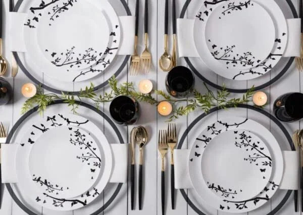 White 10" Round Plastic Plates with Black Floral Design Q657863