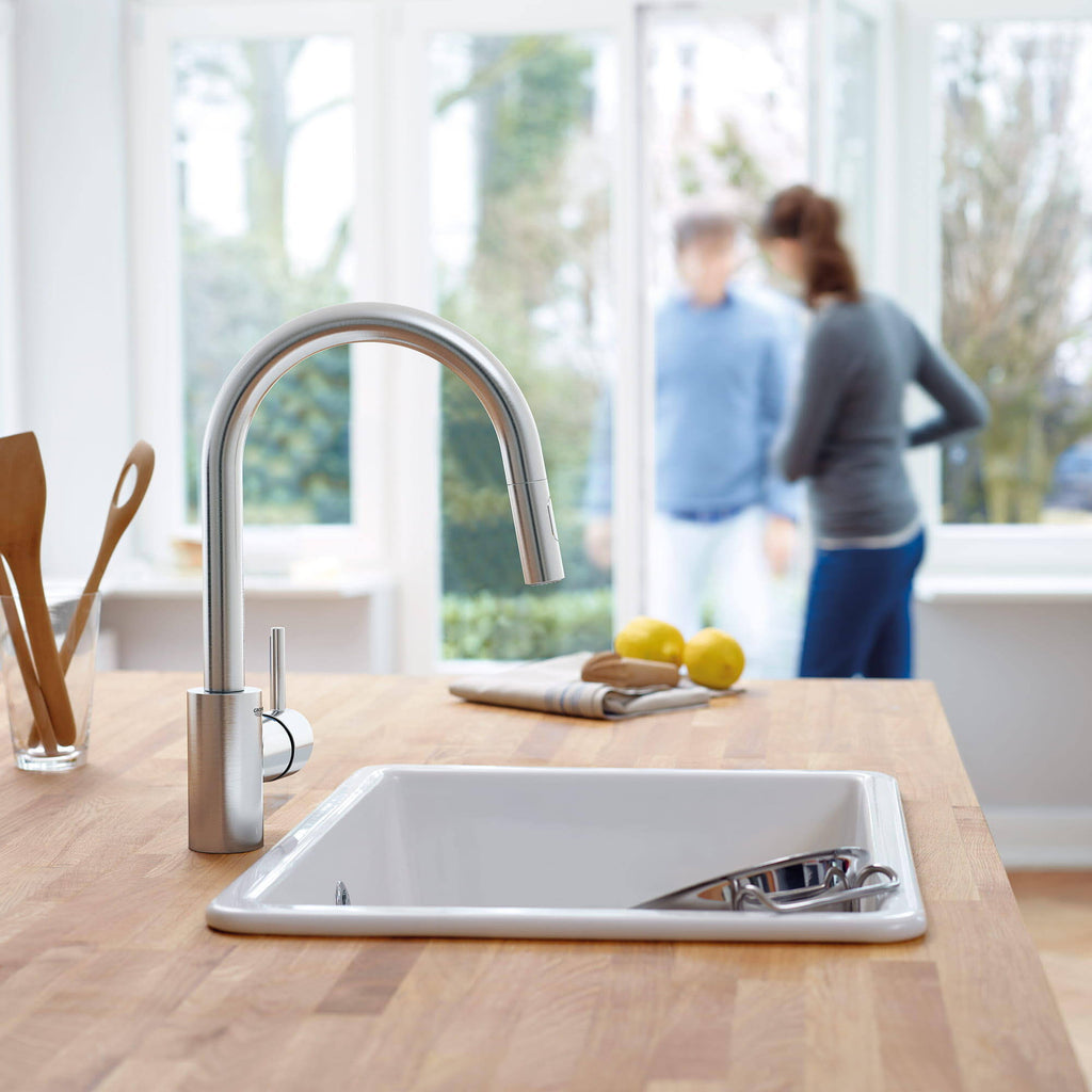 Single-Handle Kitchen Faucet in SuperSteel A4704