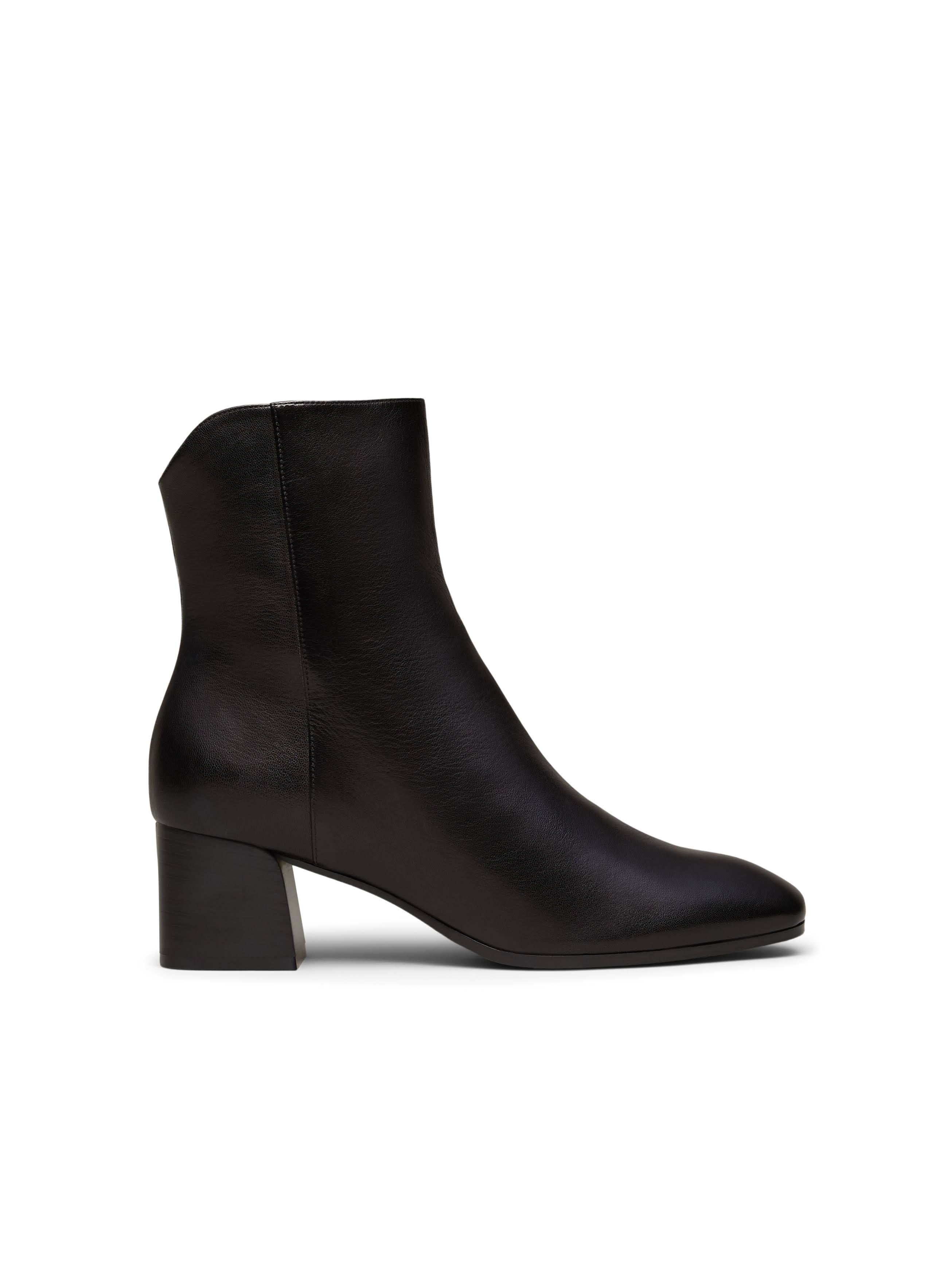 Black Leather Wrapped Heel Shoes B3512