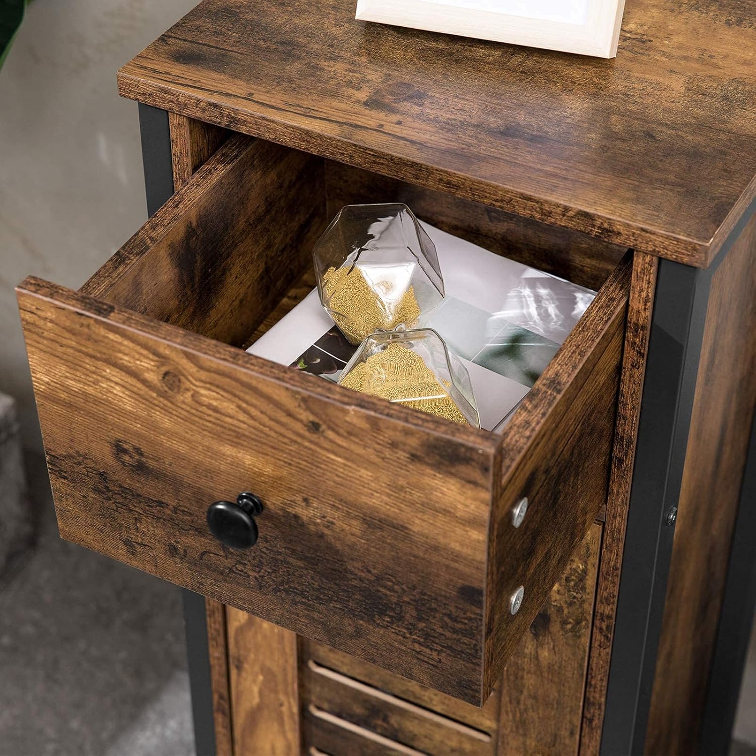 Rustic Brown Storage Cabinet with Drawer and Height-Adjustable Shelves O6266