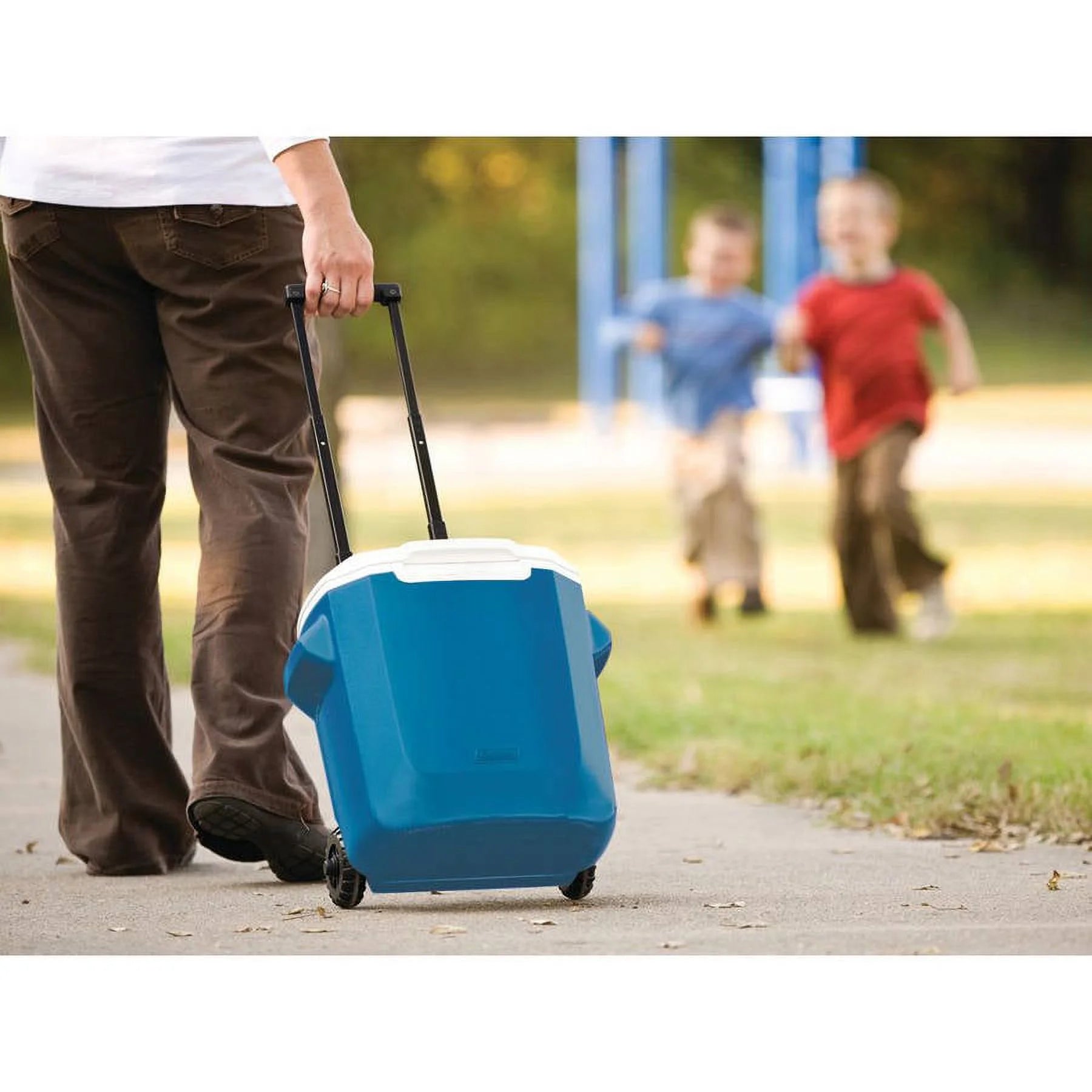 Blue 16-Qt Wheeled Cooler Z48403