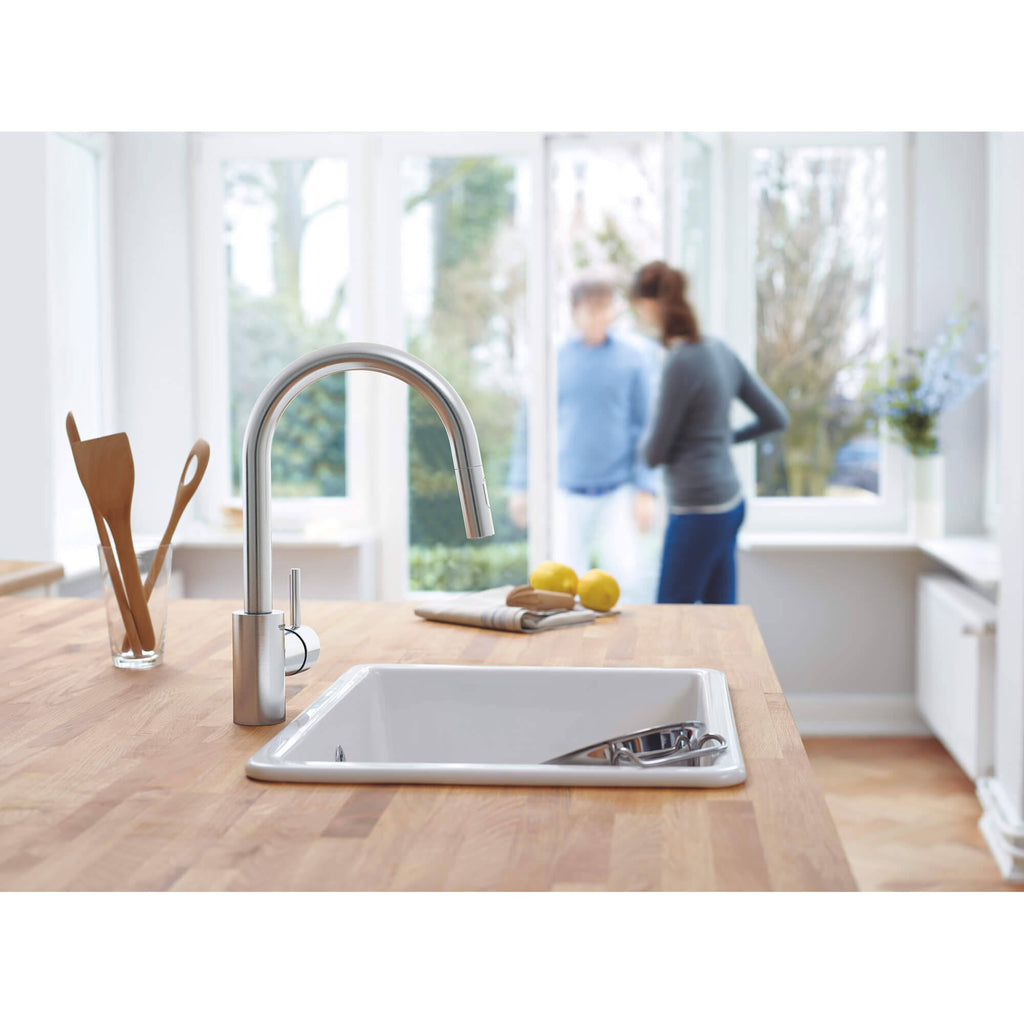 Single-Handle Kitchen Faucet in SuperSteel A4704