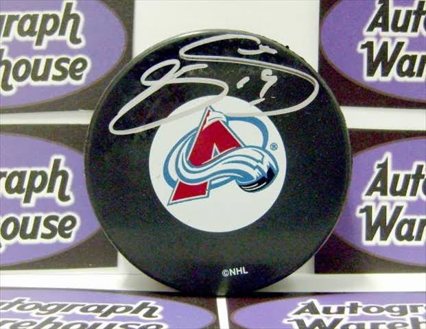 Autographed Hockey Puck Colorado Avalanche S30999